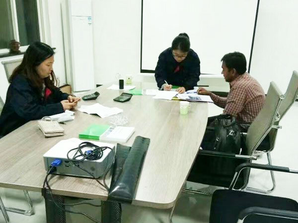 印度客戶來公司驗(yàn)收設(shè)備